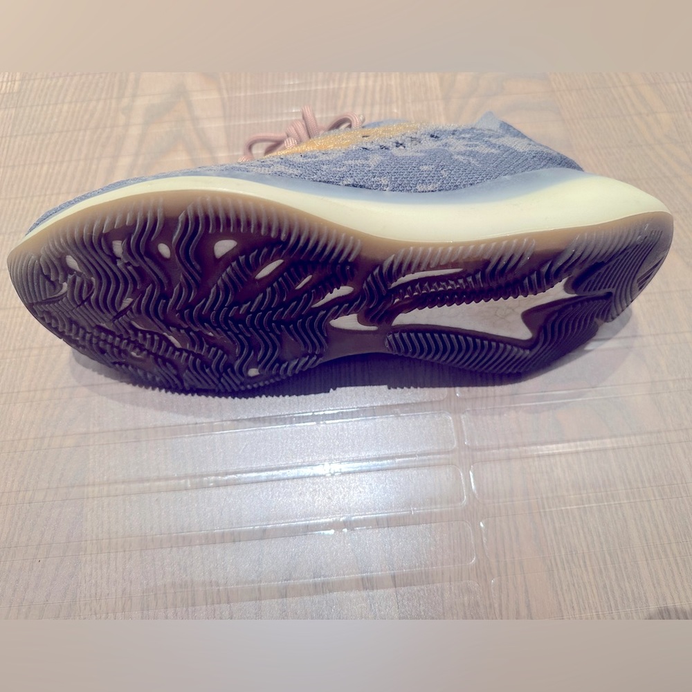 Yeezy Boost 380 Mist - Picture 14 of 16